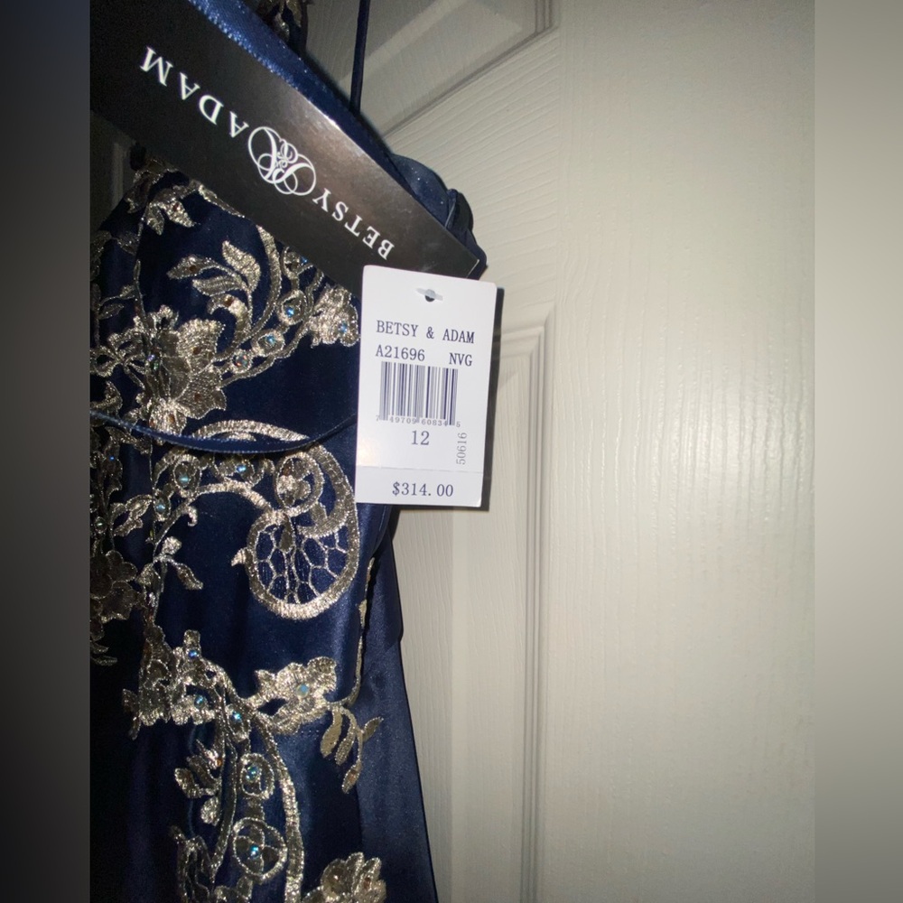 Dress - Picture 6 of 8